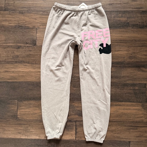 FREE CITY Logo Sweatpants Sz S NWT $170 - Picture 1 of 2